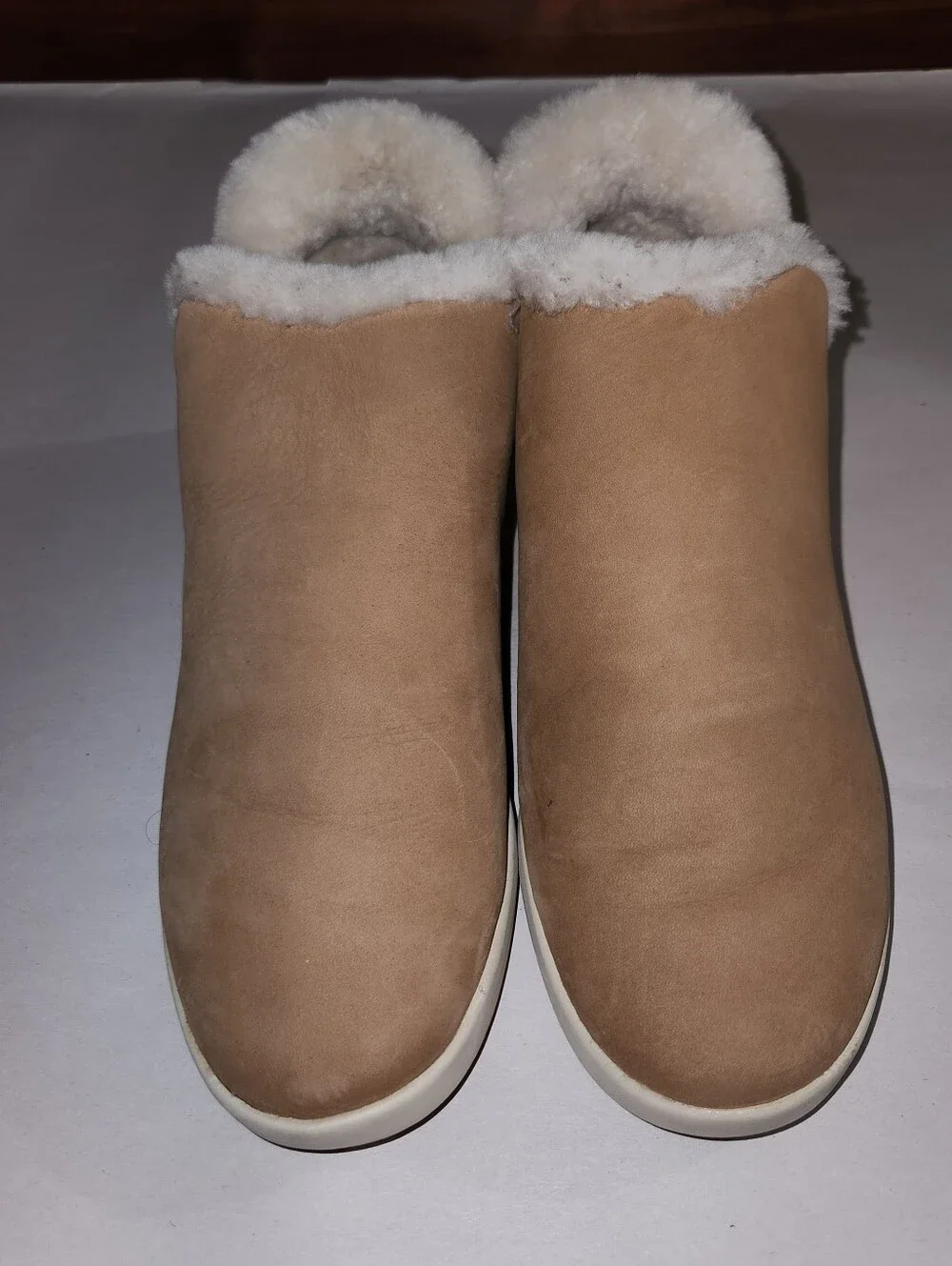 OluKai Malua Hulu Genuine Shearling Tan/Tapa Nubuck Leather Sneaker Women US 7